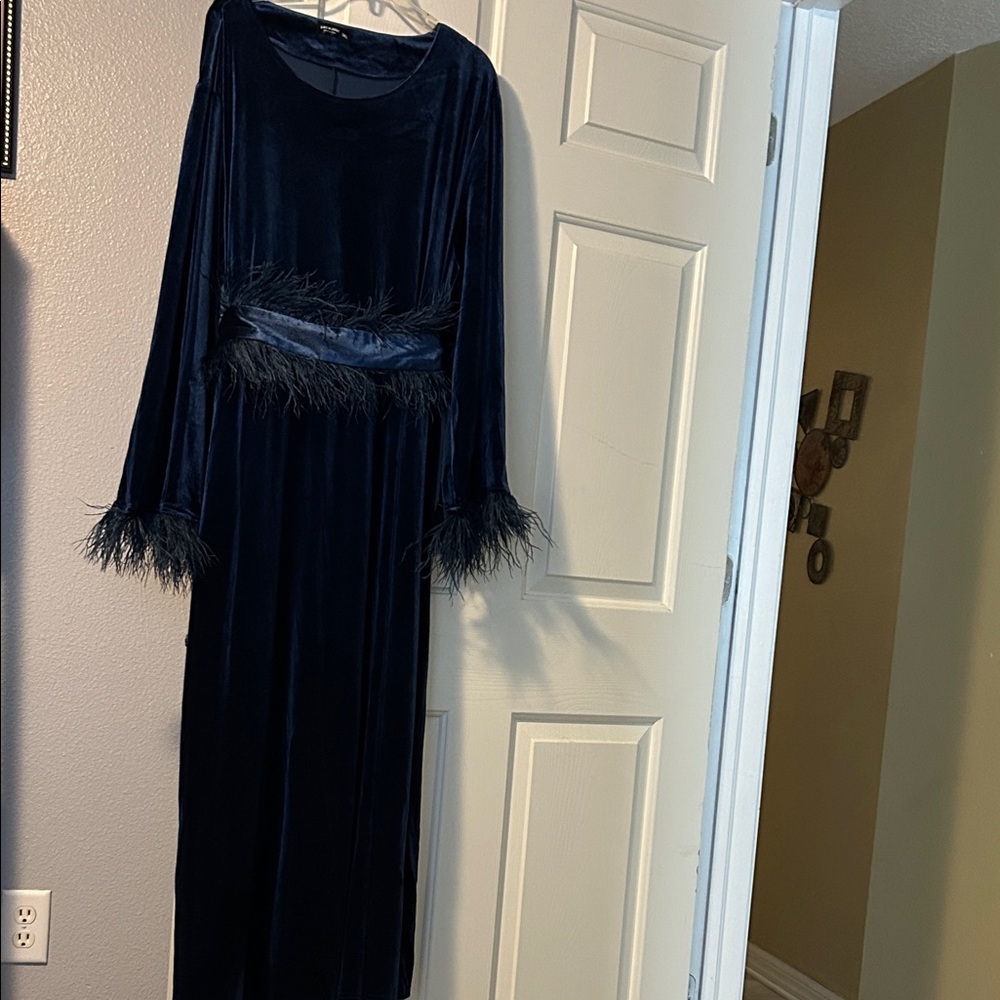 Elegant Navy Blue Feather-Trimmed Dress